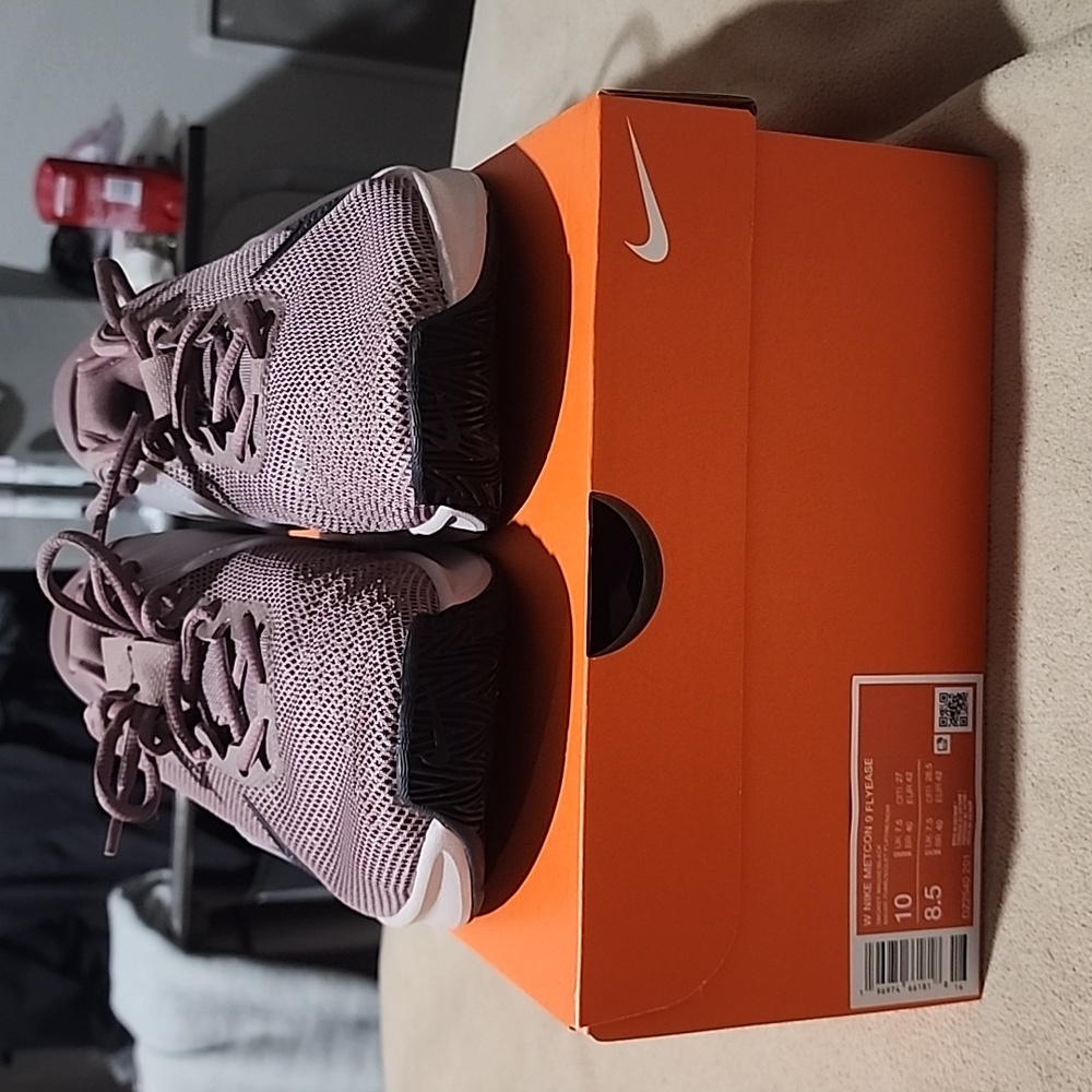 Women's Nike Metcon Shoes - Picture 5 of 6